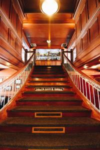 Delta King Hotel - Hotel Location and Overview