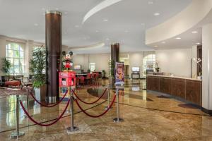 Desert Palms Hotel & Suites Anaheim Resort - Location and Proximity