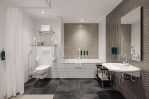 DoubleTree by Hilton Amsterdam Centraal Station - Accommodations and Room Options