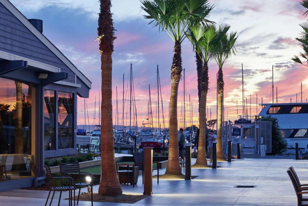DoubleTree by Hilton Hotel Berkeley Marina - Hotel Overview