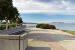 DoubleTree by Hilton San Francisco Airport - Hotel Overview