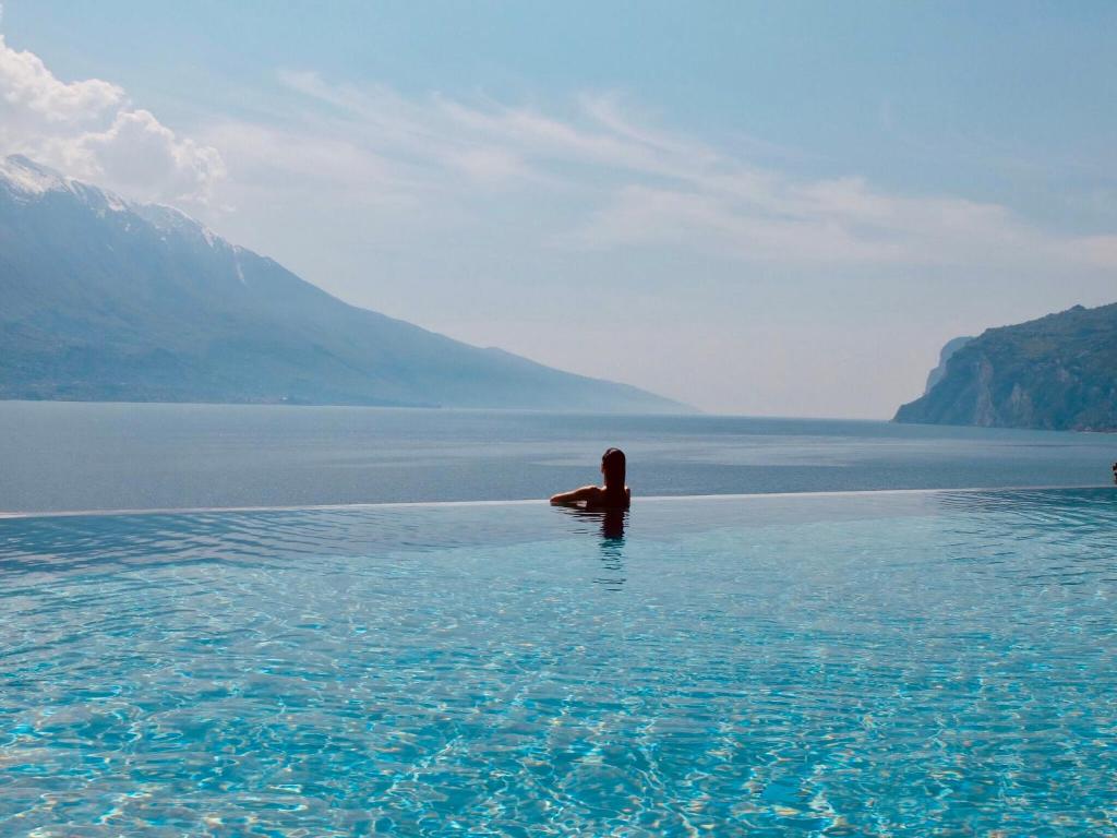 EALA My Lakeside Dream – Adults Friendly Review