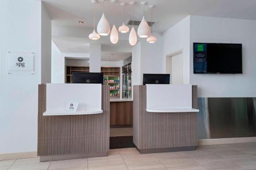 Element Palmdale - Convenient Palmdale Location
