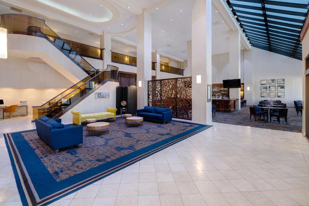 Embassy Suites by Hilton Santa Clara Silicon Valley - Accommodation Options