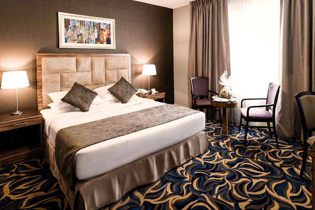Emirates Plaza Hotel Review