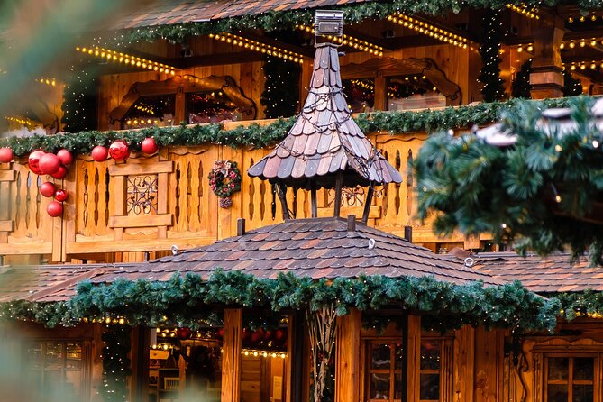 Enchanted Yuletide Walking Tour of Ithacas Festive Delights