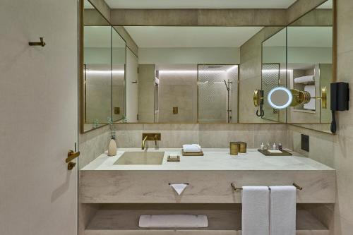 ERTH Abu Dhabi Hotel - Hotel Overview