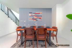 Everluxe Smart 2 Bedroom Villa In Akoya - Property Overview and Location