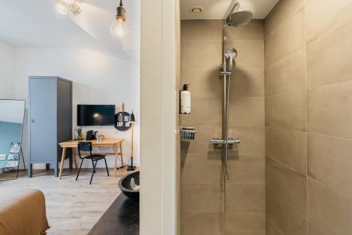 Eye Hotel - Location and Accessibility