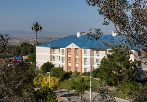 Fairfield Inn by Marriott Santa Clarita Valencia - Hotel Location and Nearby Attractions