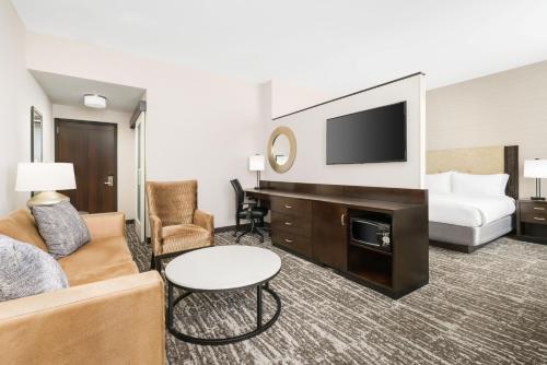 Fairfield Inn & Suites by Marriott New York Midtown Manhattan/Penn Station - Hotel Location and Accessibility