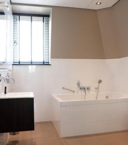 Fletcher Hotel-Restaurant Duinzicht - Location and Surrounding Area
