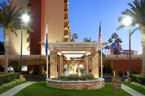 Four Points by Sheraton Los Angeles Westside - Hotel Overview and Location