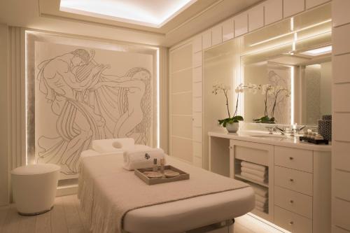 Four Seasons Hotel Megeve - Location and Accessibility