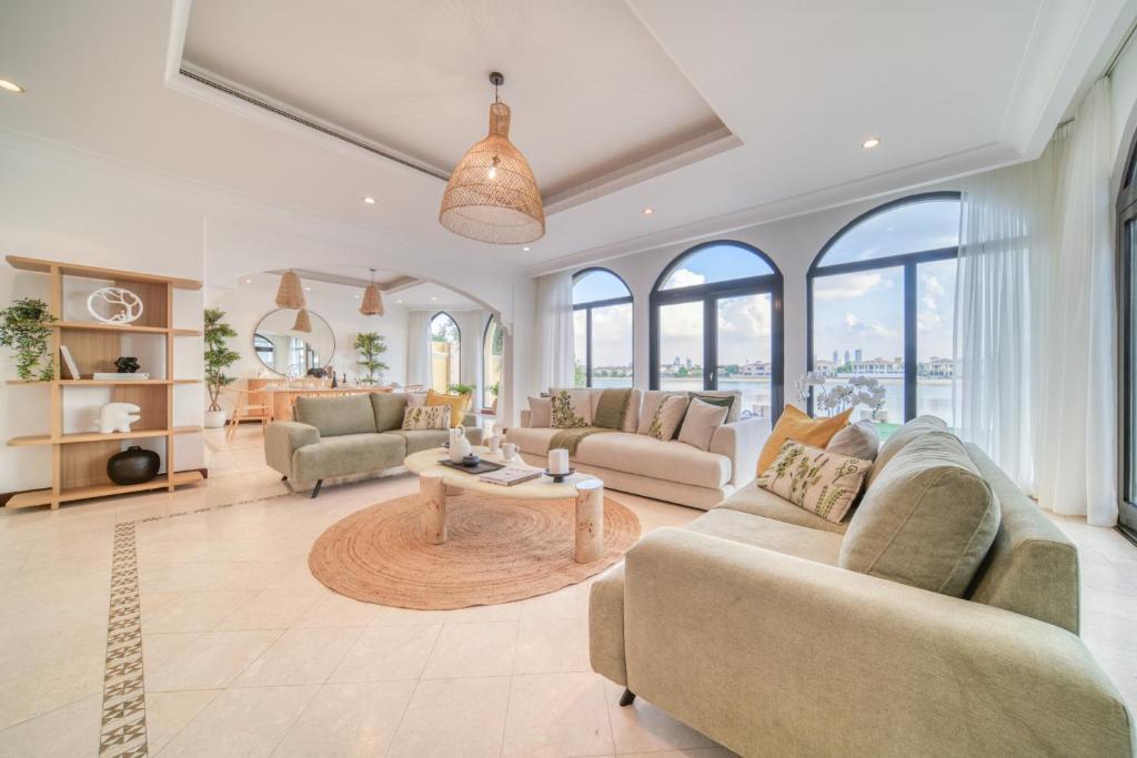 Frond D, Beach Front Villa, Palm Jumeirah – Mint Stay Review