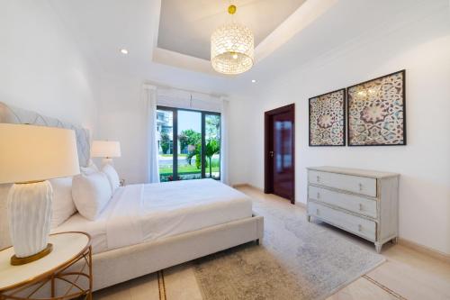 Frond K, Beachfront Signature Villas, Palm Jumeirah - Mint Stay - Property Overview and Location