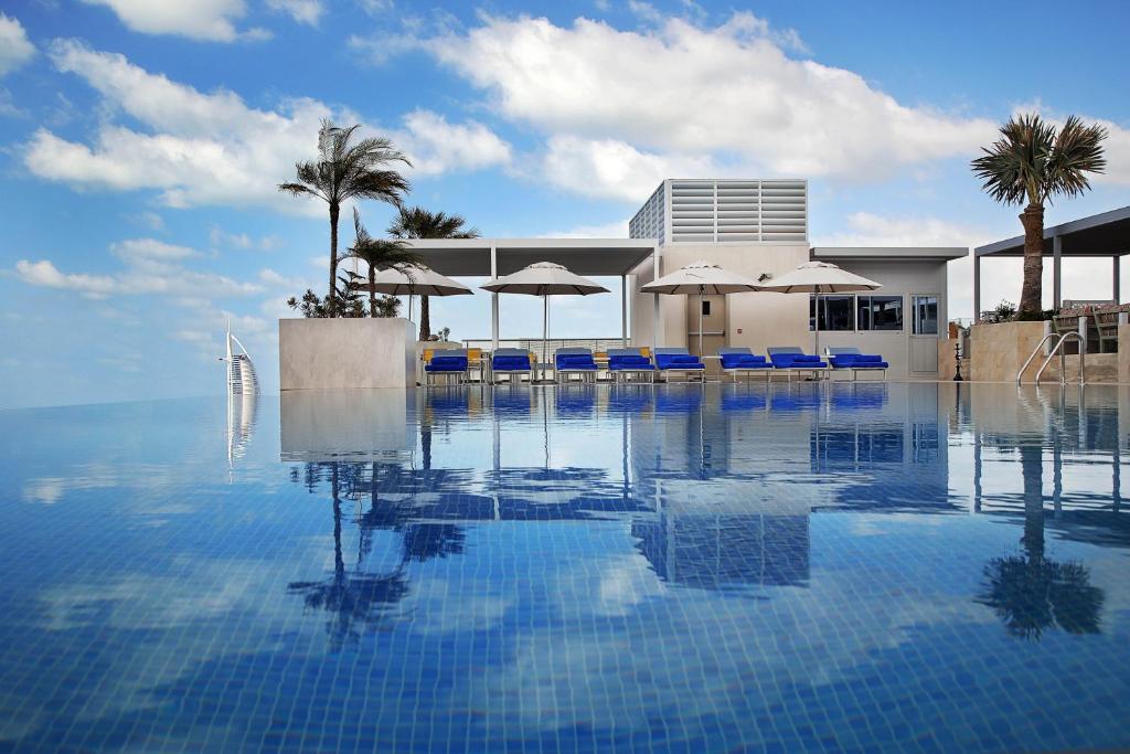 Grand Cosmopolitan Hotel Review