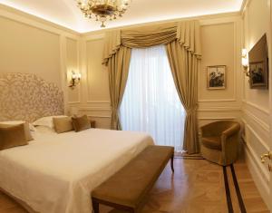 Grand Hotel Excelsior Vittoria - Hotel Overview and Location