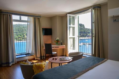 Grand Hotel Portovenere - Hotel Overview and Location