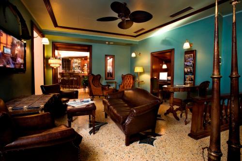 Grand Hotel Savoia - Hotel Overview and Location