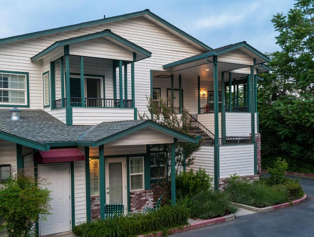 Grass Valley Courtyard Suites Review