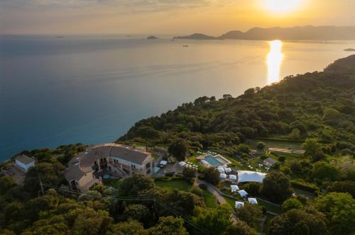 Gulf of Poets Relais & Spa - Hotel Overview and Location