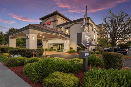 Hampton Inn Oakland-Hayward - Hotel Location and Accessibility