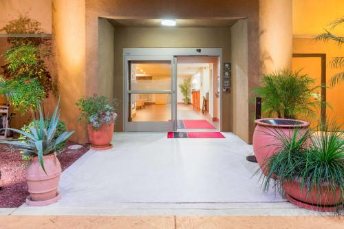 Hampton Inn San Marcos - Hotel Location and Accessibility
