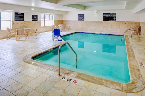 Hampton Inn & Suites Lancaster - Hotel Overview