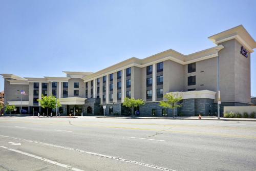 Hampton Inn & Suites Los Angeles Burbank Airport - Hotel Overview