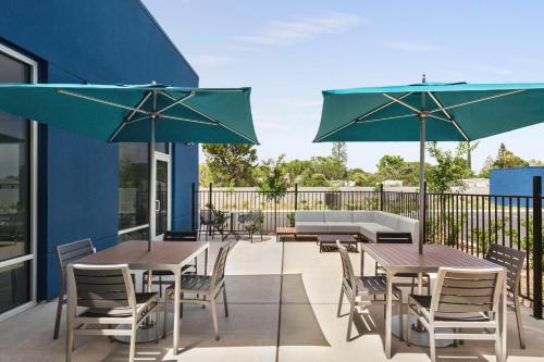 Hampton Inn & Suites Oroville - Location and Accessibility