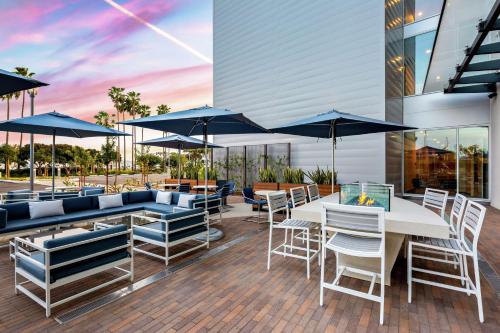 Hampton Inn & Suites San Diego Airport Liberty Station - Hotel Facilities and Services