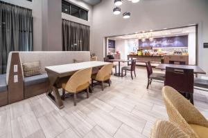 Hampton Inn & Suites Santa Maria - Hotel Overview