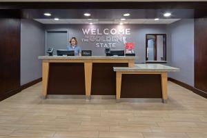 Hampton Inn Visalia - Hotel Overview