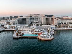 Hilton Abu Dhabi Yas Island - Accommodations and Amenities