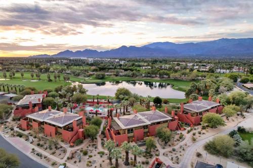 Hilton Grand Vacations Club Palm Desert - Captivating Location