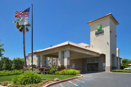 Holiday Inn Express Madera, an IHG Hotel - Conveniently Located in Madera