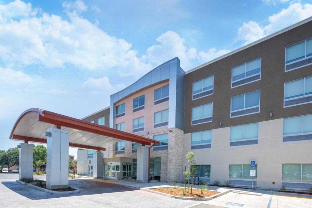 Holiday Inn Express & Suites Chico, an IHG Hotel - Hotel Overview