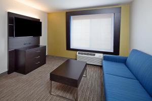 Holiday Inn Express & Suites Oakland - Airport, an IHG Hotel - Hotel Overview