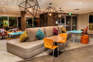 Home2 Suites Bakersfield - Hotel Overview and Location