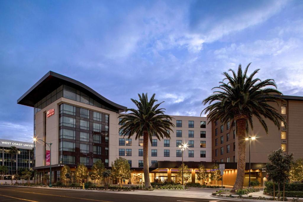 Home2 Suites By Hilton Anaheim Resort - Convenient Location Near Disneyland
