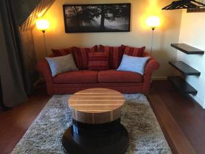 Hotel Buenos - Location and Surroundings