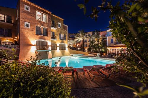 Hotel Byblos Saint-Tropez - Convenient Location