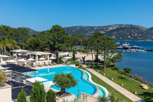 Hotel Don Cesar - Location and Surroundings