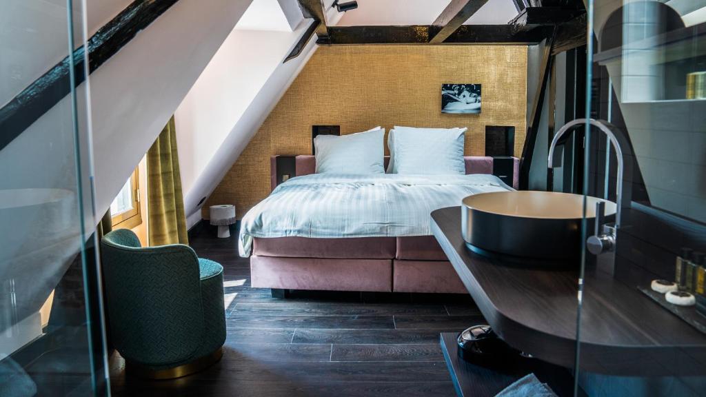 Hotel Frank Since 1666 - Hotel Overview and Location