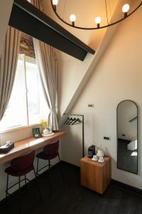 Hotel Kint - Location and Surroundings