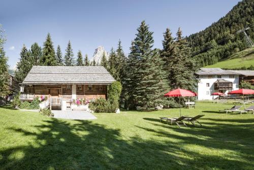Hotel La Perla: The Leading Hotels of the World - Overview and Location
