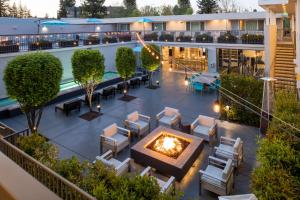 Hotel Lucent - Location and Accessibility