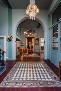 Hotel Mercier - Location and Accessibility