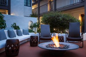 Hotel Pacific - Hotel Location and Overview